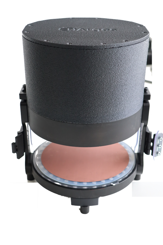 Broadband Plano-Concave Fabry-Perot Open Resonator for Conductors