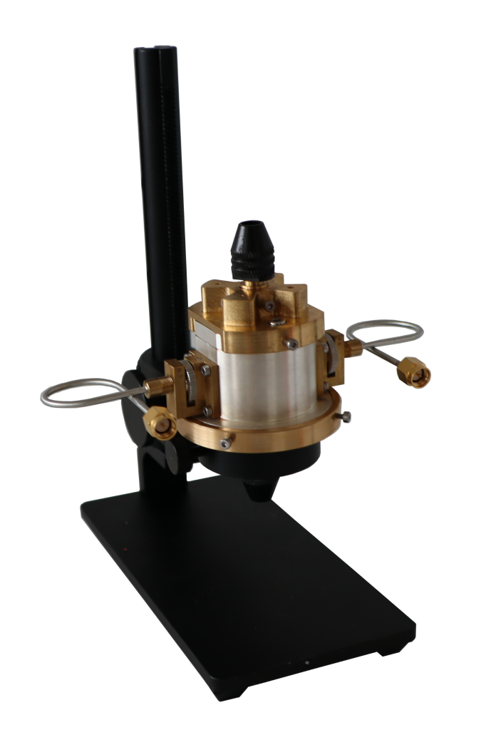 Cavity Resonator for Dielectric Rods, Powders and Liquids